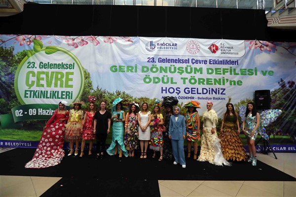 Ampute kediler podyumdan çevre mesajı verdi