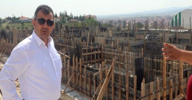 Başkan Koyuncu, Spor Kompleksi İnşaatında İncelemelerde BulunduEmirdağ Belediye Başkanı Serkan Koyuncu‘nun Menderes Mahallesi’nde hayata geçirmek için düğmeye bastığı Spor Kompleksi hızla yükseliyor.