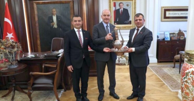 Başkan Serkan Koyuncu, Mezuniyet Programına KatıldıEmirdağ Fadime Derviş Uyar Anaokulu öğrencileri ve öğretmenlerinin hazırladığı yılsonu gösterisi ile mezuniyet programında minik öğrencilerin birbirinden güzel perfor