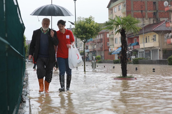 Kızılay, Batı Karadeniz'deki sel felaketine müdahale etmek için sahaya intikal etti