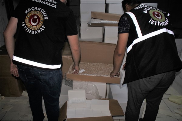 İzmir ve Mersin'de operasyon