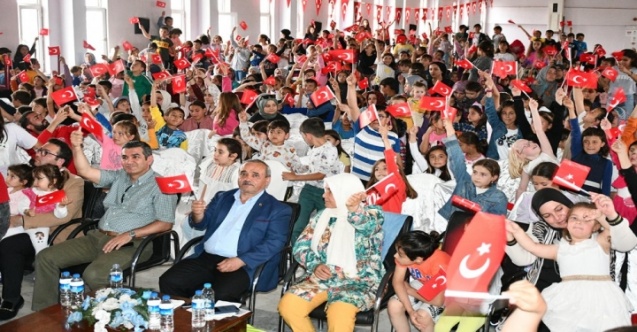 Çocuk Oyunları Festivalinde, Çocuklar Gönüllerince EğlendiKültür ve Turizm Bakanlığı himayelerinde, İscehisar Belediyesi organizatörlüğünde hazırlanan birbirinden güzel gösteriler çocuklarla buluştu.