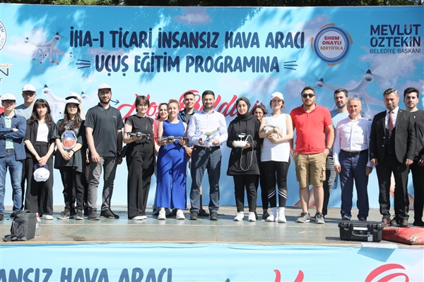 Kağıthaneli gençler dronelar ile pratik yaptı