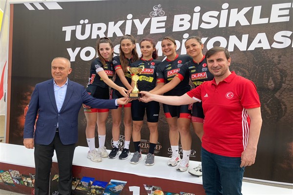Azize Bekar, Türkiye Bisiklet Yol Şampiyonası'nda birinci oldu
