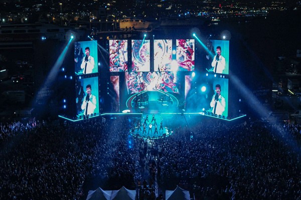 Edis’ten 100 bin kişilik konser