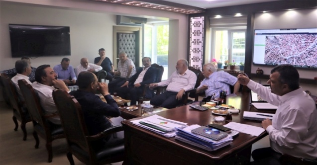 Emirdağ’da Yoğunlaşan Trafik İçin ÇözümEmirdağ Belediyesi haftaya yoğun gündemle başladı. Artan ilçe nüfusunun yanında yaz aylarının gelmesi, gurbetçilerin çoğalması gibi nedenlerle yoğunlaşan trafik akışına