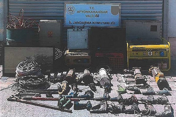 Afyonkarahisar'da 25 ayrı hırsızlıktan aranan kişiler yakalandı