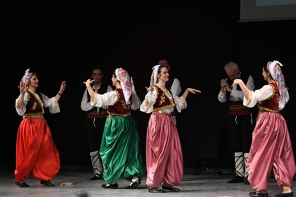 Bornova’da Halk Dansları Festivali coşkusu