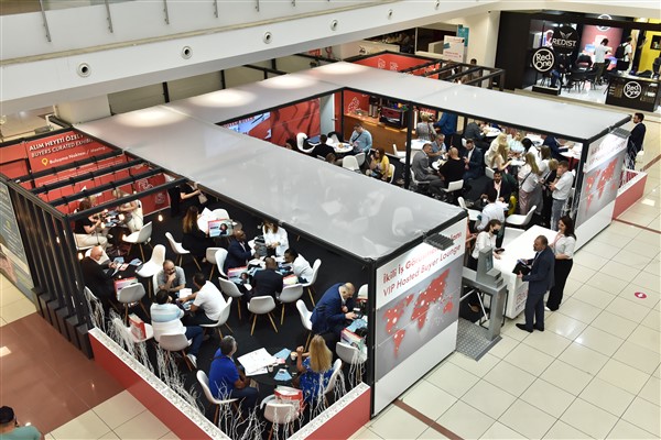 BeautyEurasia, sektöre yön veren konferanslarla devam ediyor