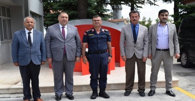 İYİ Parti’den Jandarma İl Komutanı Kırgel’e ZiyaretİYİ Parti İl Başkanı Muhammet Mısırlıoğlu Jandarma Teşkilatımızın 183. kuruluş yıl dönümünü nedeniyle Afyonkarahisar İl Jandarma Komutanı Albay Yılmaz KIRG