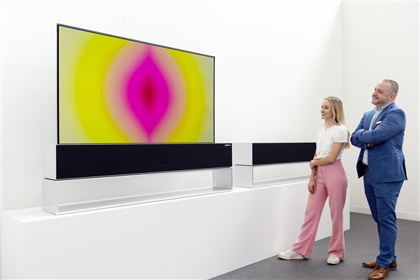 Anish Kapoor’un medya sanatı Art Basel’da LG SIGNATURE OLED R ile sergilendi