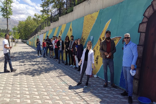 Malatya'da duvarlar renklendirilmeye devam ediyor