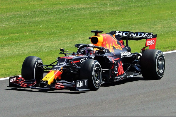 Formula 1'de Azerbaycan GP'yi Verstappen kazandı