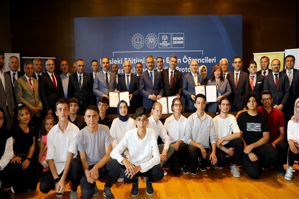 Konya'da mesleki eğitimi tercih eden öğrencilere burs imkanı