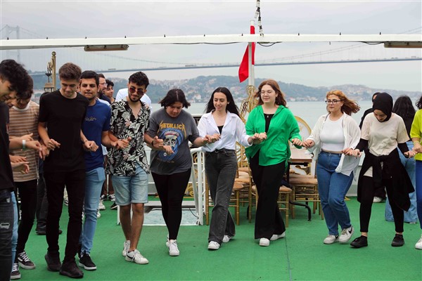 Üniversite adaylarına boğazda motivasyon gezisi