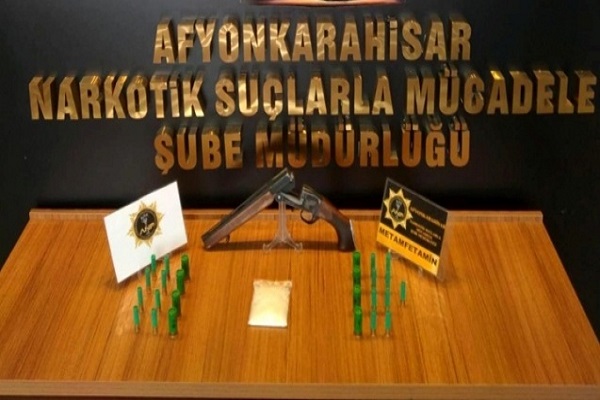 Afyonkarahisar'da otomobilde uyuşturucu ele geçirildi