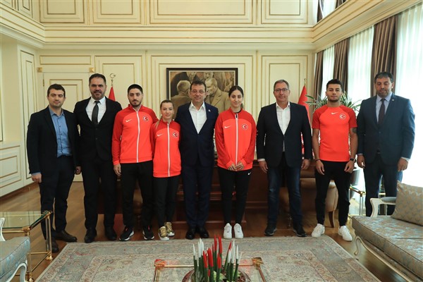 İmamoğlu: 'Siyaset hariç, tüm alanlarda katkınıza ihtiyacımız var'