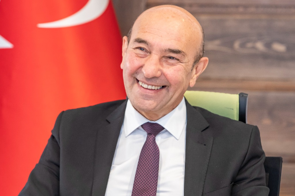 İzmir’de toplu ulaşımda temassız ödeme kolaylığı yaygınlaşıyor