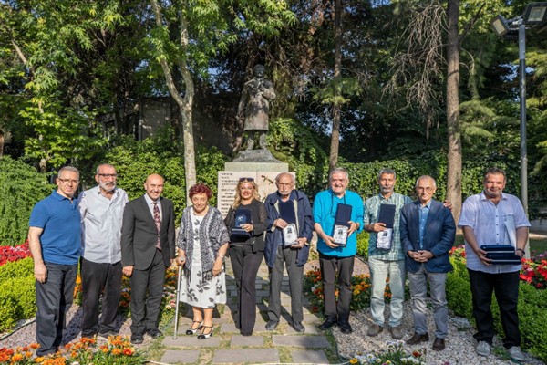 Nazım Hikmet ölüm yıl dönümünde anıldı