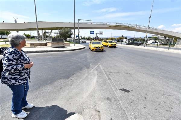 Konak’taki üst geçide Şehit Teğmen Dolunay’ın ismi verildi