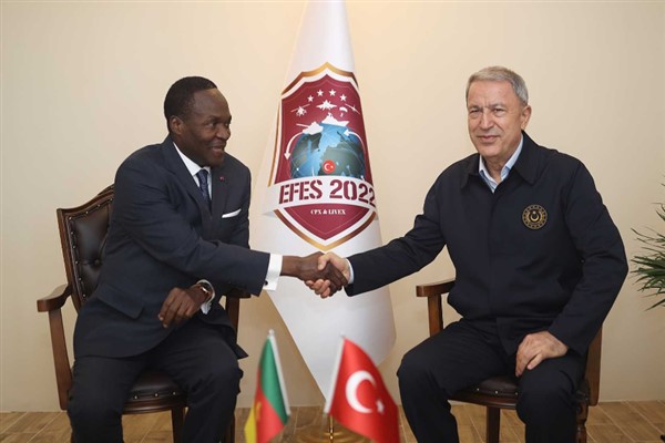 Bakan Akar, Kamerun Savunma Bakanı Assomo ile görüştü
