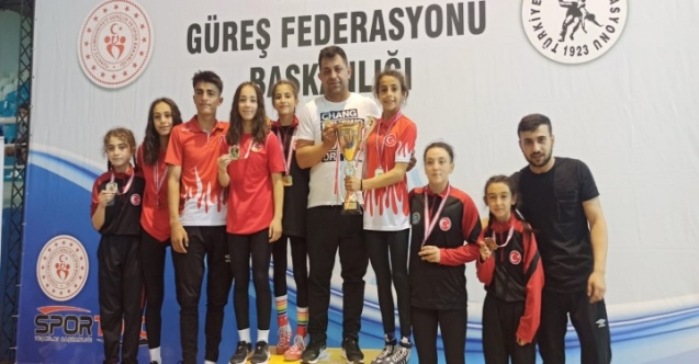Taşoluk Spor Kulübü güreşte Türkiye şampiyon oldu