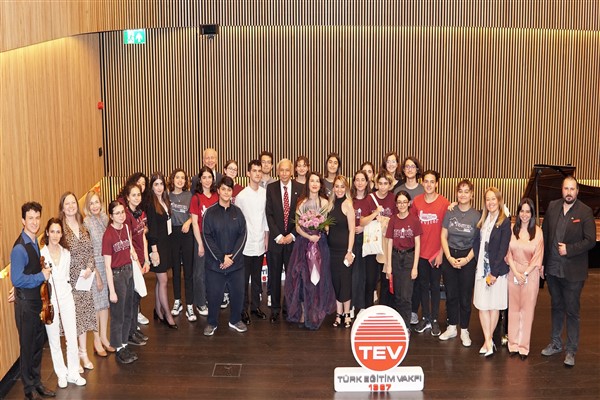 Ulucan Kardeşler 55. yılını kutlayan TEV için Arter’de konser verdi