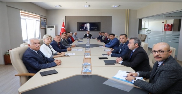 Vali Yiğitbaşı İl Özel İdaresi Birim Müdürleriyle Toplantı YaptıAfyonkarahisar İl Özel İdaresi birim müdürleriyle toplantıda bir araya gelen Vali Doç. Dr. Kübra Güran Yiğitbaşı, bu dönem Afyonkarahisar için birlik