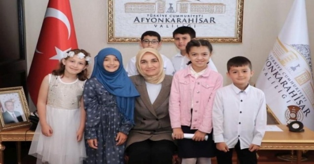 Vali Yiğitbaşı kendisine mektup yazan öğrencileri ağırladı
