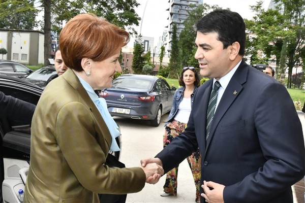Akşener, Gültekin Uysal'ı ziyaret etti