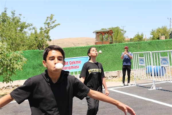 Yıl sonu şenliklerinde öğrenciler doyasıya eğlendi