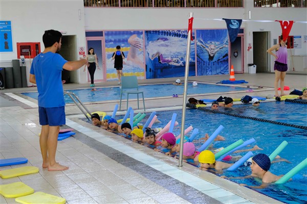 Eskişehir'de yüzme eğitimleri başladı