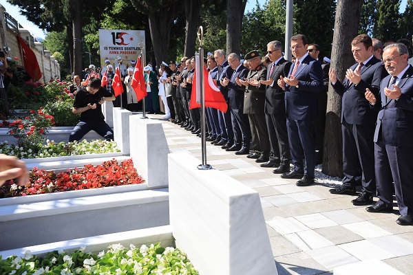 15 Temmuz şehitleri İBB önünde anıldı