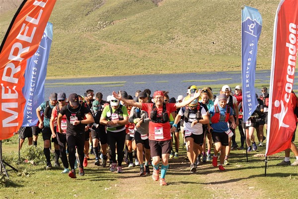Erciyes Dağı, 200 koşucunun mücadelesine tanık oldu
