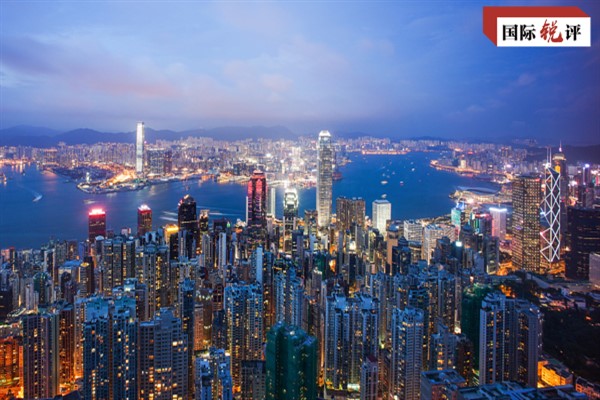 İçeride bölünme riskiyle karşı karşıya gelen İngiliz politikacılar hâlâ Hong Kong derdinde