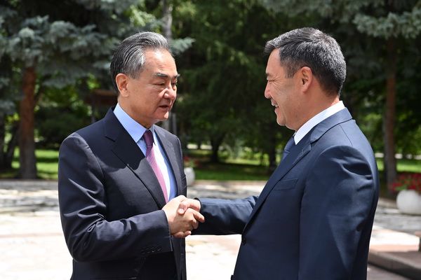 Wang Yi, Kırgızistan Cumhurbaşkanı ile görüştü