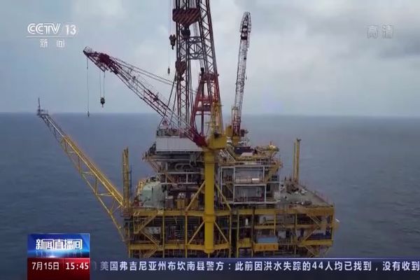 Asya’nın derin sularındaki en büyük petrol platformu üretime hazırlanıyor