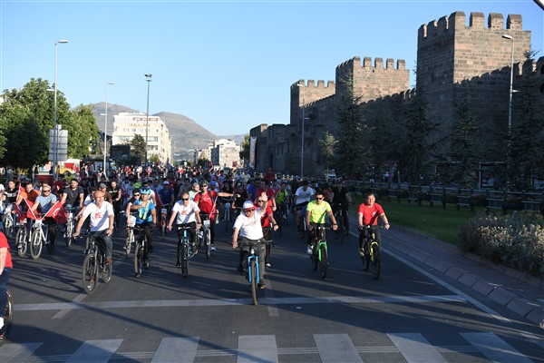 Kayserililer ''Türkiye aşkına'' pedala bastı
