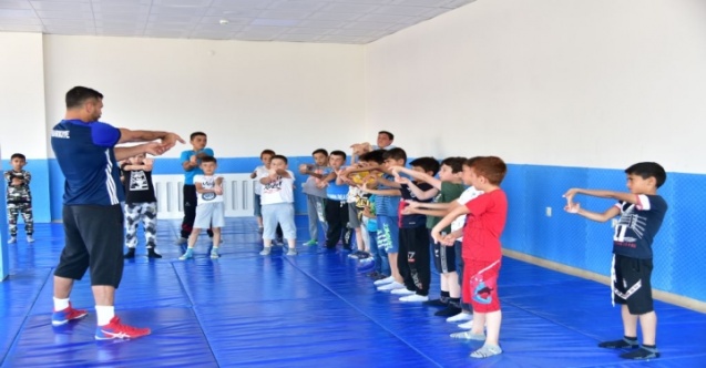 Afyon Belediyesinden Çocuklara Jimnastik Kursu
