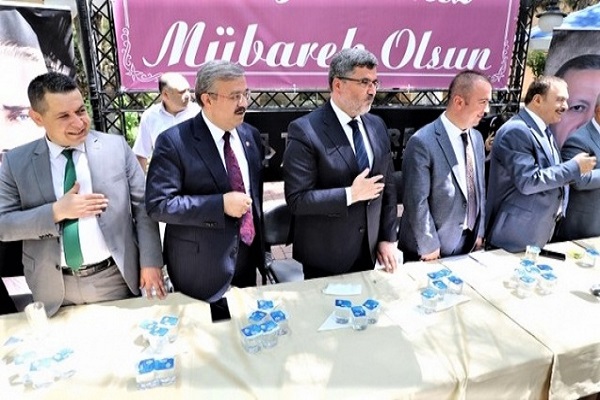 AK Parti bayramda kucaklaştı