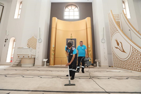 Kağıthane'de camiler bayram namazına hazırlandı