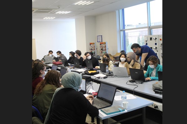 Coşkunöz Eğitim Vakfı ve BEBKA iş birliğinde veri bilimci gençler yetişecek