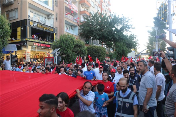 Şanlıurfa'da 15 Temmuz yürüyüşü