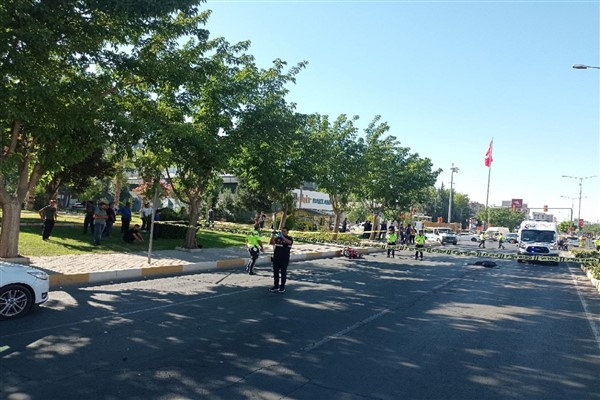 Şanlıurfa'da kamyon motosiklete çarptı: 2 ölü