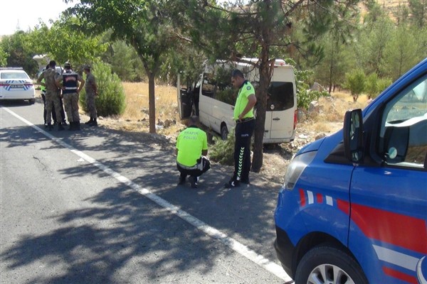 Şanlıurfa'da işçi servisi kaza yaptı: 12 yaralı