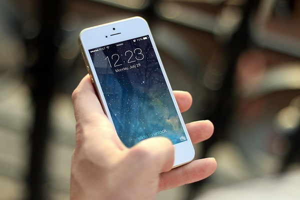 Apple'a yavaşlatma davası