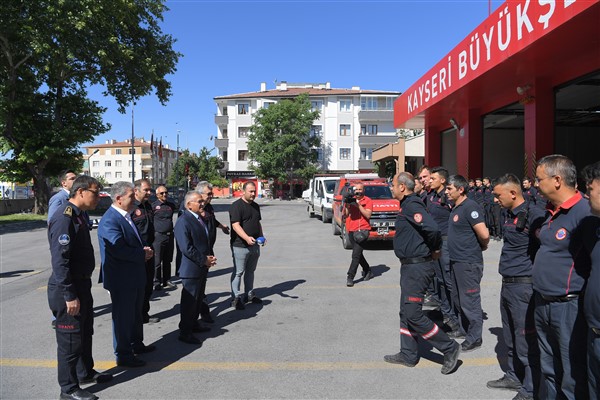 Başkan Büyükkılıç, itfaiye ekiplerini karşıladı