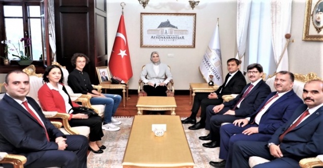 Afyonkarahisar Valisi Yiğitbaşı, LGS Şampiyonu'nu makamında kabul etti