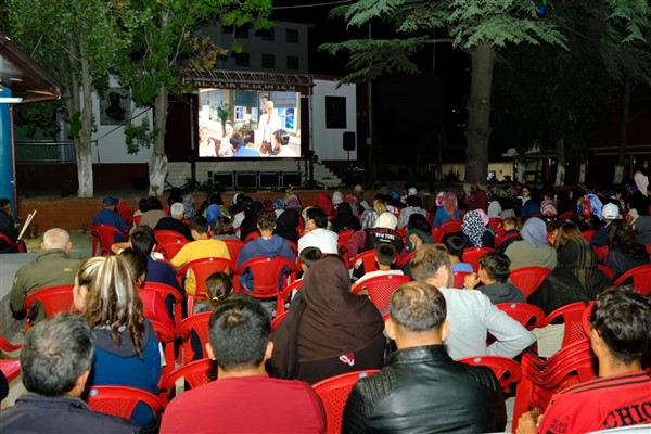 Mihalıççık’ta açık havada sinema keyfi