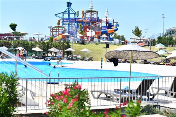 Yaz sıcaklarında eğlencenin merkezi Oasis Aquapark